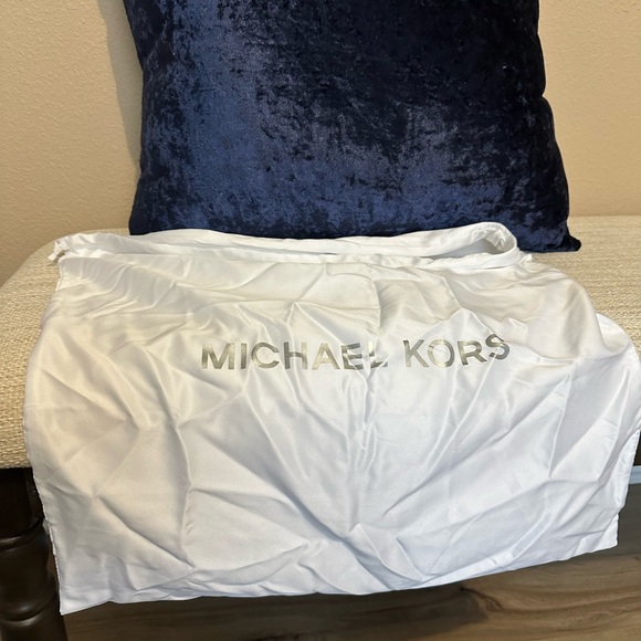 Michael Kors Monogram Shoulder Bag NWT - Picture 10 of 16